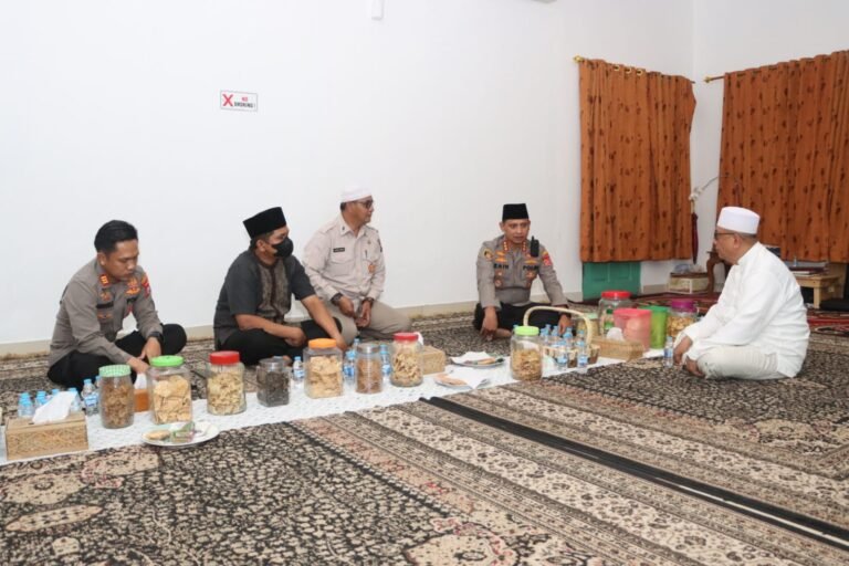 Atensi Kapolri, Kombes Pol Zain Dwi Nugroho Sowan Ke Kediaman Ketua MUI Kabupaten Tangerang