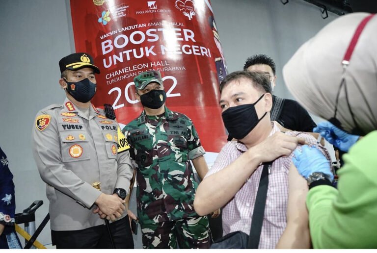 Kapolrestabes Surabaya Hadiri Akselerasi Vaksinasi Booster Untuk Negeri Kapolrestabes Surabaya Hadiri Akselerasi Vaksinasi Booster Untuk Negeri