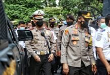 Kapolrestabes Surabaya Dan Kasat Lantas Turun Lansung Kawal Aksi Demo Ojol