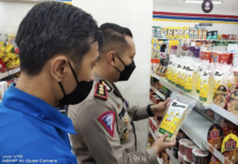 Kasat Lantas Polrestabes Surabaya Turun Ke Lapangan Cek Ketersediaan Minyak Goreng Di Minimarket