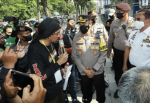 Kapolrestabes Surabaya Pimpin Lansung Pengamanan Aksi Unras Front Driver Online Tolak Aplikasi Nakal