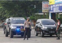 Kasat Lantas Polrestabes Surabaya Pimpin PAM Rute Kunjungan VVIP Presiden RI