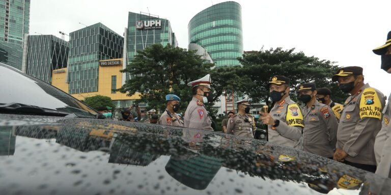 Pastikan Aman Dan Kondusif, Kapolrestabes Surabaya Cek Pos PAM Ops Ketupat Semeru 2022