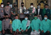 Kapolrestabes Surabaya Bersama Kapolsek Tambaksari Giat Safari Shalat Jum’at Di Masjid Baitul Amin