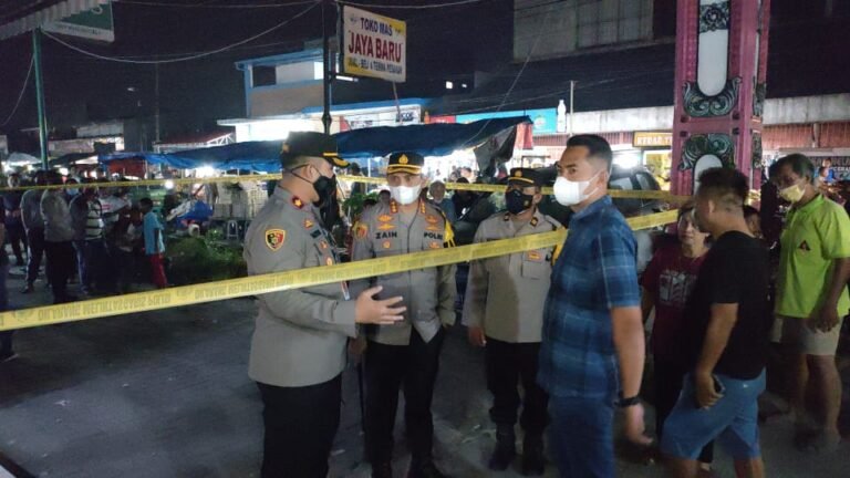 Kapolresta Tangerang Cek TKP Perampokan Toko Emas, Pelaku Diduga Gunakan Senpi Kapolresta Tangerang Cek TKP Perampokan Toko Emas, Pelaku Diduga Gunakan Senpi