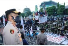Kapolrestabes Surabaya Siagakan Ribuan Personil, Aksi Demo BEM Surabaya Berjalan Kondusif