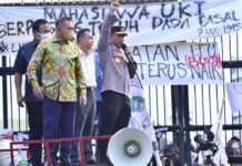 Begini Orasi Kapolri dari Mobil Komando Demo: Suara Mahasiswa Suara Demokrasi!
