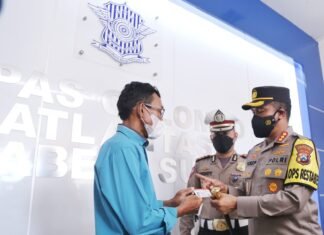 Inovasi SIM Cak Babhin, Kasat Lantas Surabaya Terima Apresiasi Dari Kapolrestabes Surabaya