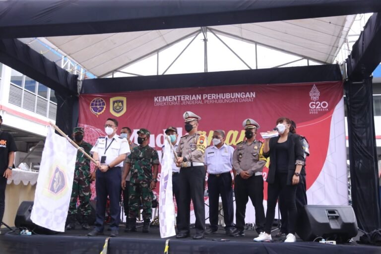 AKBP Teddy Chandra Kasat Lantas Polrestabes Surabaya Gelar Seremonial Pelepasan Arus Balik AKBP Teddy Chandra Kasat Lantas Polrestabes Surabaya Gelar Seremonial Pelepasan Arus Balik