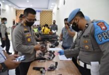 Pastikan Anggota Bebas Narkoba, Polres Bondowoso Lakukan Tes Urin Personil Dan Senjata Api