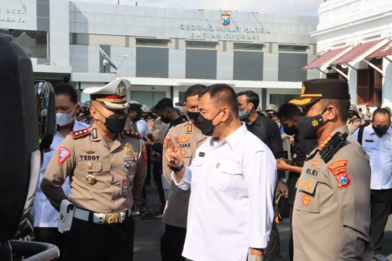 Kasat Lantas Polrestabes Surabaya Sambut Kunjungan Tim Itwasum Polri Kasat Lantas Polrestabes Surabaya Sambut Kunjungan Tim Itwasum Polri