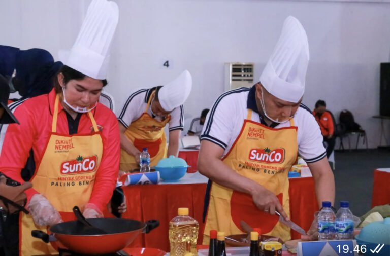 Sambut Hari Bhayangkara ke 76, Kasat Lantas Ikuti Lomba Masak yang di Gelar Polrestabes Surabaya Sambut Hari Bhayangkara ke 76, Kasat Lantas Ikuti Lomba Masak yang di Gelar Polrestabes Surabaya