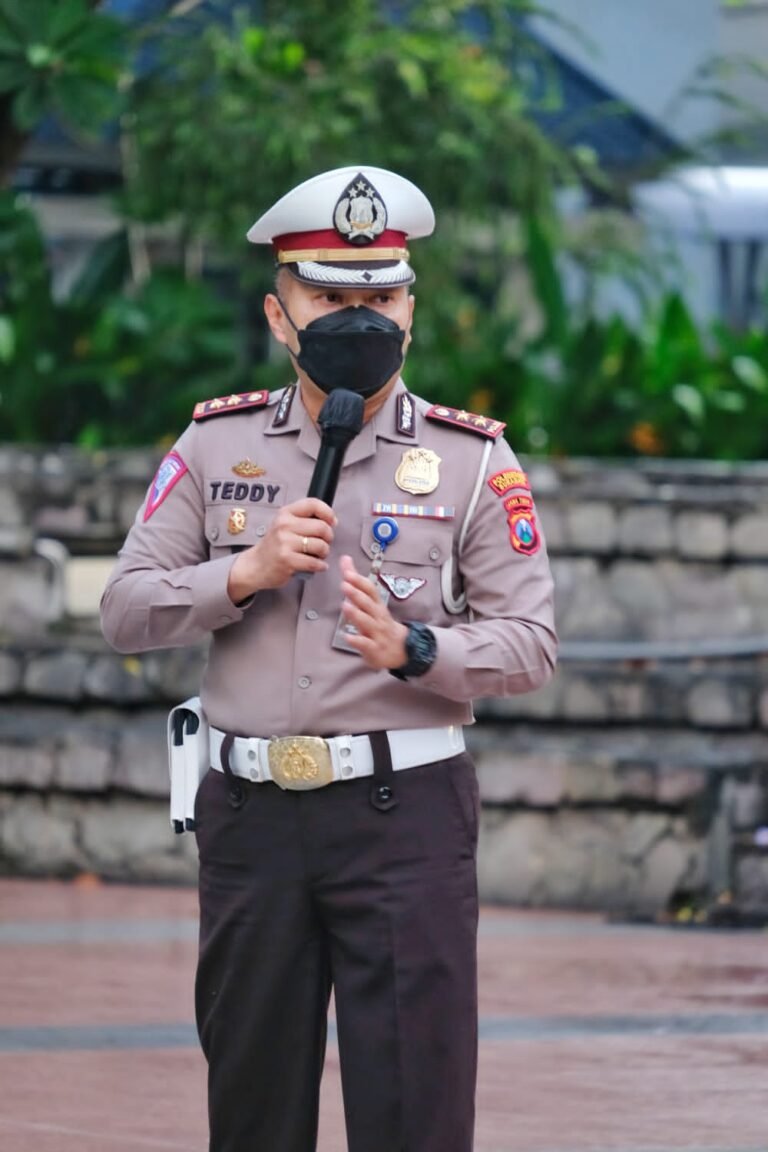 Pimpin Apel Fungsi dan Evaluasi Satlantas Polrestabes Surabaya, Ini Pesan AKBP Teddy Chandra Pimpin Apel Fungsi dan Evaluasi Satlantas Polrestabes Surabaya, Ini Pesan AKBP Teddy Chandra