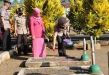HUT Bhayangkara ke 76, Polres Bondowoso Lakukan Ziarah Makam Kapolri Sucipto Yudodihardjo