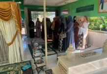 Srikandi Polres Tanah Laut Berbagi Dan Gelar Ziarah Religi Jelang HUT Polwan