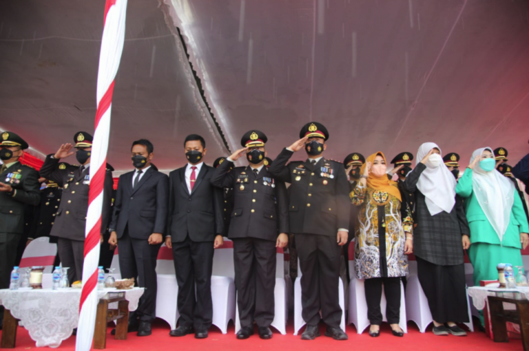Kasat Lantas Polrestabes Surabaya AKBP Teddy Chandra Khidmat Ikuti Upacara HUT Bhayangkara Ke 76