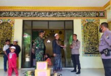 Semangat Merah Putih Korp Brimob Bersama Kapolsek Curahdami Berikan Santunan ke Ponpes Yatim Aszahro