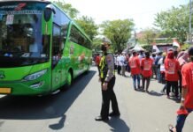 Kasat Lantas Polrestabes Surabaya Laksanakan Pengaturan dan Penjagaan Kunjungan Presiden RI