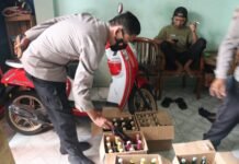 Dengan Menggunakan Berkedok Toko Kelontong Ternyata Jual Miras, Polisi Amankan 72 Botol Miras