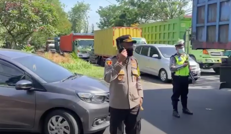 Aksi Kapolrestabes Surabaya Atur Kemacetan Lalu Lintas Viral Di Media Sosial