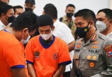 8 Kurir Narkoba Dengan Barang Bukti 90 KG Sabu Dan 13 KG Ganja Di Amankan Polrestabes Surabaya