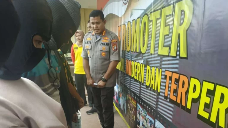 Gadis Dibawah Umur Dijual Mucikari Hingga Layani 3 Pria Sehari Dibekuk Polisi Gadis Dibawah Umur Dijual Mucikari Hingga Layani 3 Pria Sehari Dibekuk Polisi
