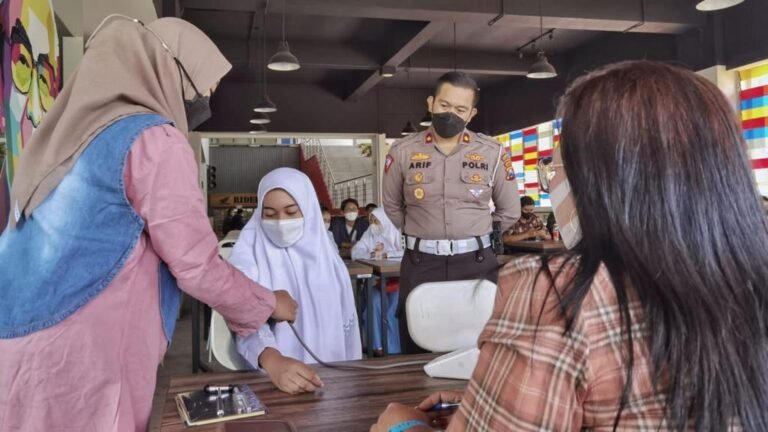 Cak Tejo Satlantas Polrestabes Surabaya Kali ini Goes To School