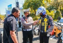 Lalu Lintas News , Kasat Lantas Polrestabes Surabaya Sosialisasi Penggunaan ETLE Gadge Mobile Via Siaran TV