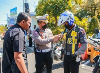 Lalu Lintas News , Kasat Lantas Polrestabes Surabaya Sosialisasi Penggunaan ETLE Gadge Mobile Via Siaran TV