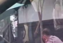 Masih Banyak Polisi Baik, Videonya Viral Seorang Polisi Surabaya Bantu Dorong Mobil Warga yang Mogok