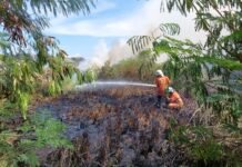 Lahan Kosong Terbakar Polsek Gunung Anyar Dan PMK Lakukan Pemadaman
