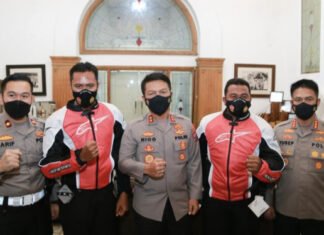 Viral, Sabar Hadapi Emak-Emak yang Marah di Jalan, 2 Anggota Polrestabes Surabaya Dapat Reward dari Kapolda Jatim
