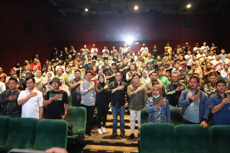 Nobar Film Sayap – sayap Patah Bersama Kapolrestabes Surabaya di Cinema Studio 2