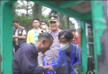 Semangat Bantu Warga Polresta Bandung dan Mahasiswa Cipayung Plus Bagi-Bagi Sembako di Soreang