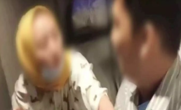 Kepergok Selingkuh Karir Polwan Cantik ini Diujung Tanduk Kepergok Selingkuh Karir Polwan Cantik ini Diujung Tanduk