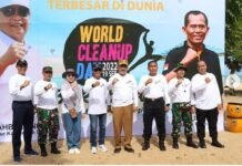 Peringati World Cleanup Day 2022, Kapolres Tanah Laut Bersama Pemprov Kalsel Gelar Aksi Bersih-bersih Pantai