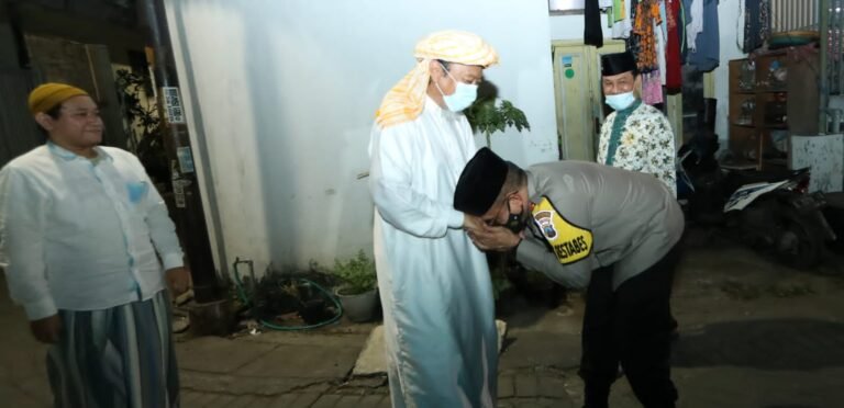 Silaturahmi ke Ponpes An Najiyah Sidosermo, Ini Harapan Kapolrestabes Surabaya Silaturahmi ke Ponpes An Najiyah Sidosermo, Ini Harapan Kapolrestabes Surabaya