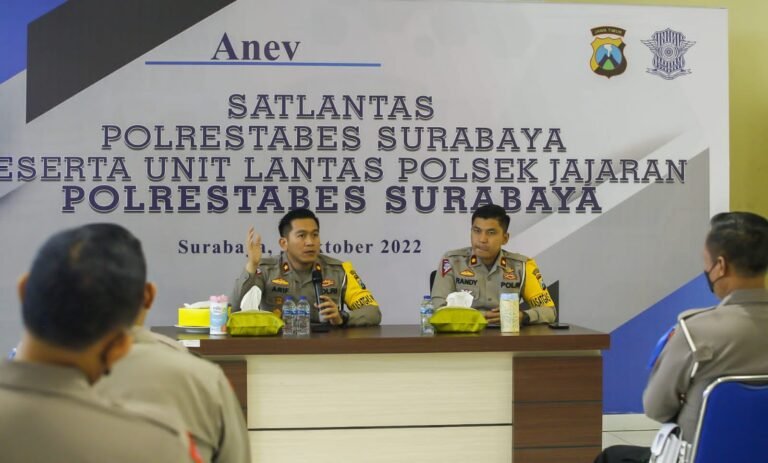 Melaksanakan Anev Bersama Unit Lantas Polsek Jajaran, Ini Pesan Kasat Lantas Polrestabes Surabaya