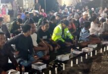 Bonek Dan Aremania Kita Semua Seduluran, Sambutan Hangat Aremania Disaat Bonek Gelar Doa Di Gate 13 Stadion Kanjuruhan