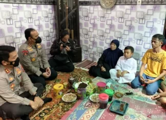 Kapolda Jatim Beri Beasiswa Sampai Lulus Anak Yatim Piatu Korban Tragedi Kanjuruhan