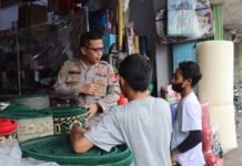 Begini Gaya Khas Kapolres Bondowoso Saat Bertemu Dengan Warga
