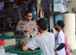 Begini Gaya Khas Kapolres Bondowoso Saat Bertemu Dengan Warga