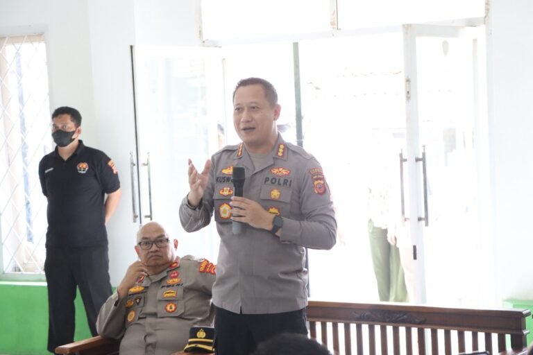 Polresta Bandung Gaungkan Jumat Curhat Demi Tampung Keluhan Masyarakat Polresta Bandung Gaungkan Jumat Curhat Demi Tampung Keluhan Masyarakat