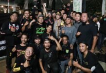 Ribuan Bonek Surabaya Bersama TNI Polri Gelar Doa Bersama Untuk Korban Kanjuruhan