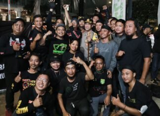 Ribuan Bonek Surabaya Bersama TNI Polri Gelar Doa Bersama Untuk Korban Kanjuruhan