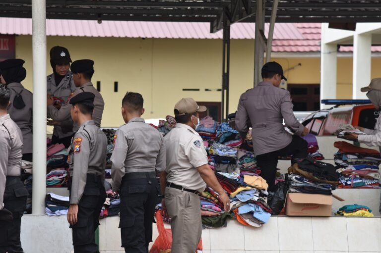 Polres Bondowoso galang bantuan sembako dan pakaian layak pakai untuk korban gempa Cianjur