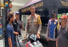 Respon Cepat Kapolsek Gunung Anyar Temukan Sepeda Motor Warga Dikabarkan Hilang