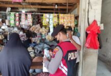 Tingkatkan Kehadiran Polisi Ditengah Masyarakat, Sat Samapta Polres Bondowoso Laksanakan Patroli Bersepeda