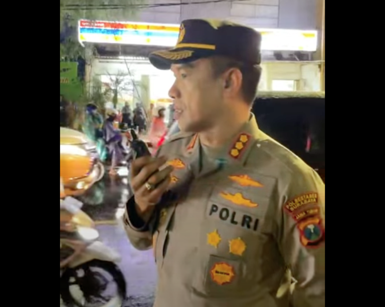 Kapolrestabes Surabaya Cek Lansung Pengemudi Mobil Meninggal Dunia Saat Terjebak Macet Kapolrestabes Surabaya Cek Lansung Pengemudi Mobil Meninggal Dunia Saat Terjebak Macet