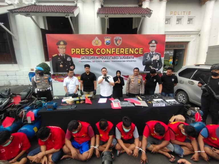 Satreskrim Polrestabes Surabaya Bekuk Komplotan Pembobol Gudang Masker Satreskrim Polrestabes Surabaya Bekuk Komplotan Pembobol Gudang Masker